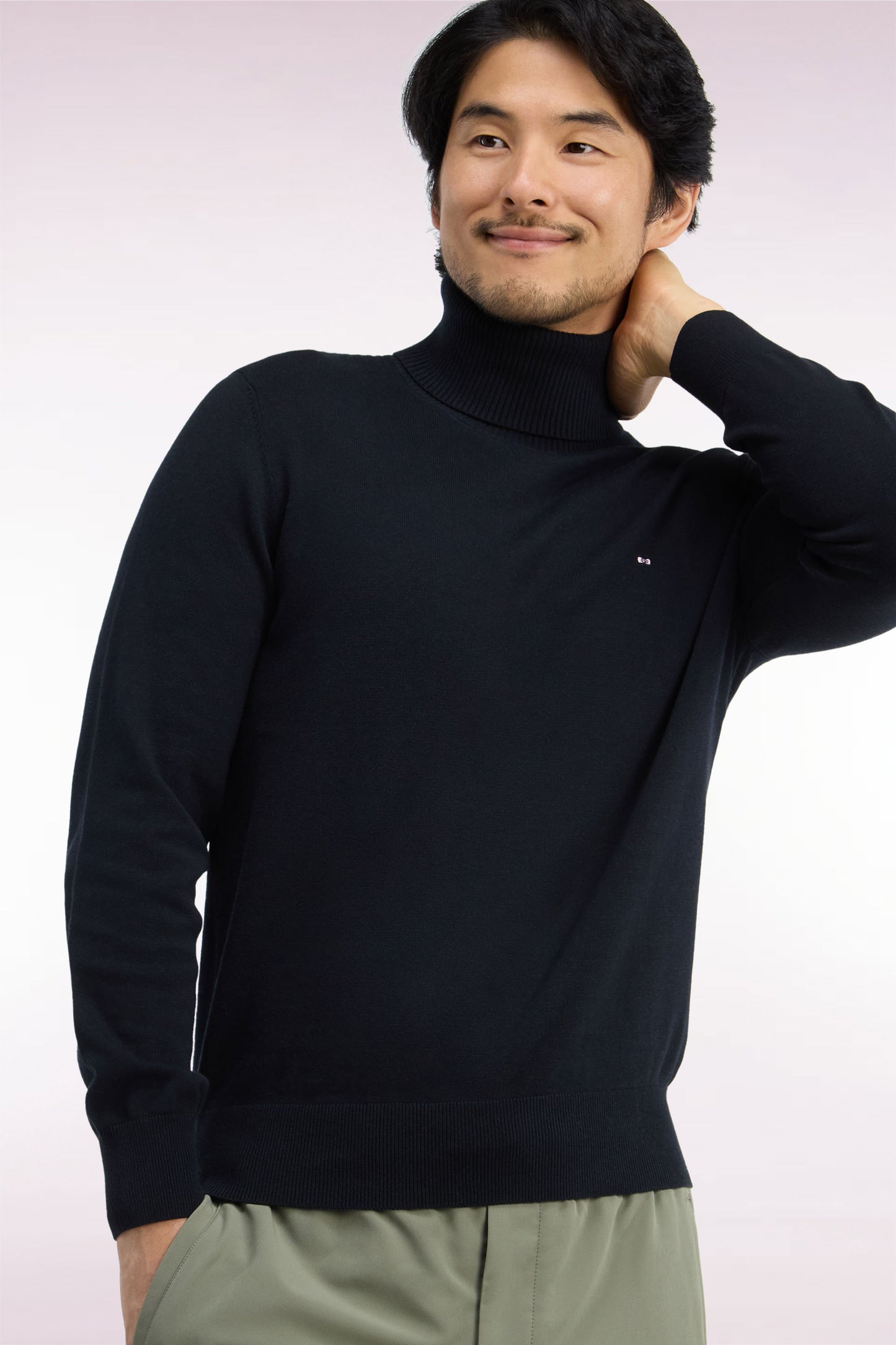 Pull à col roulé en coton et viscose noir coupe droite