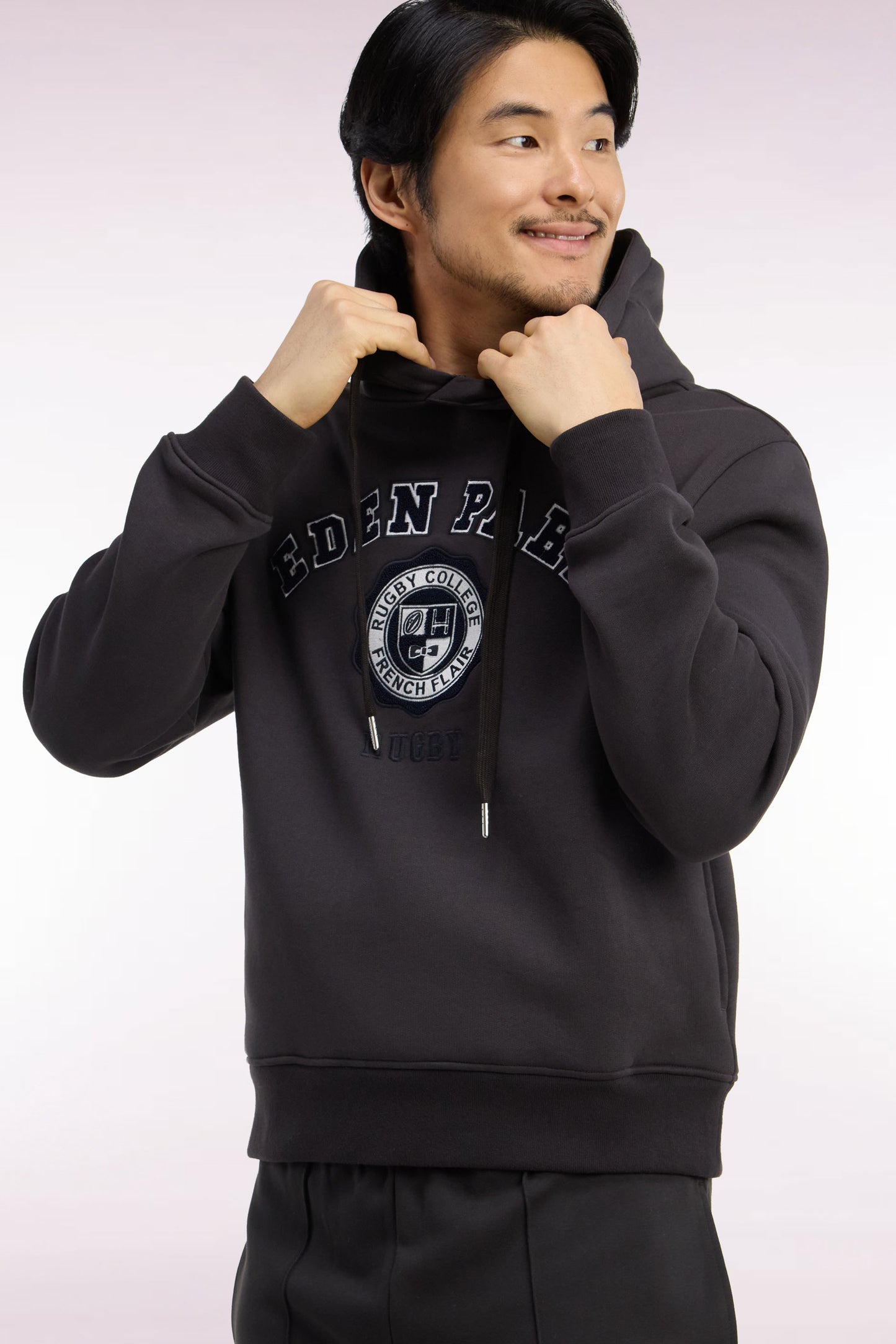 Sweatshirt à capuche en molleton marron broderie héritage rugby coupe droite