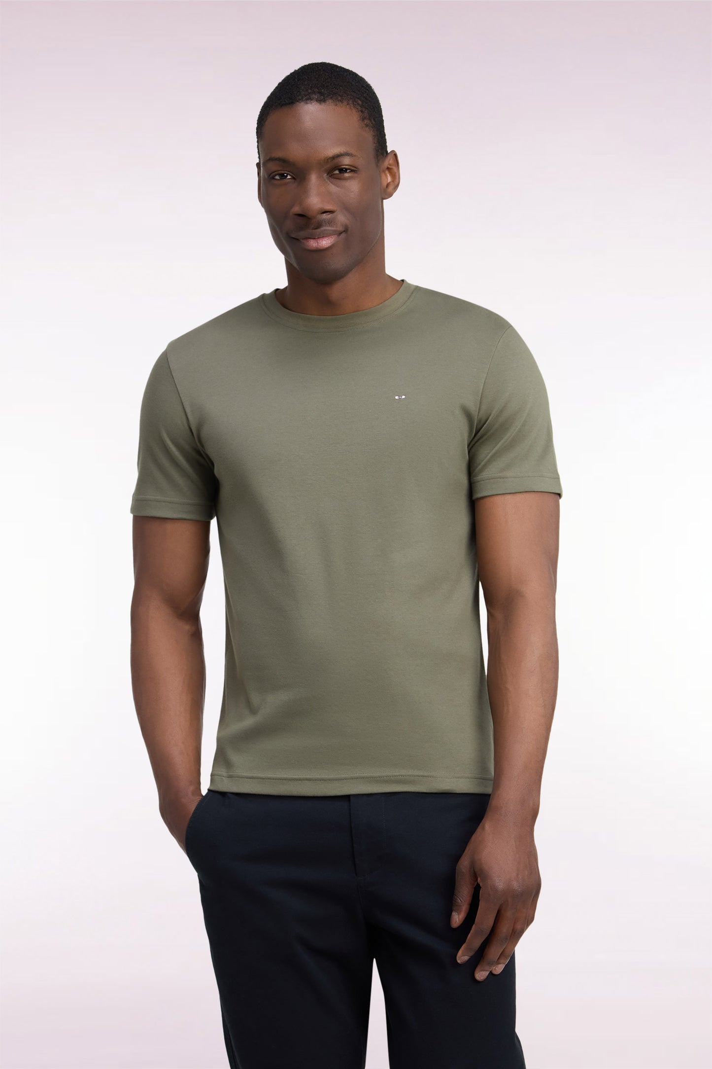 T-shirt manches courtes en coton vert olive coupe droite