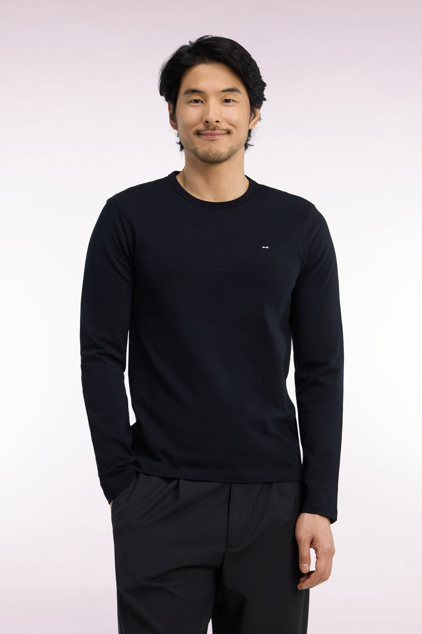 T-shirt manches longues en coton noir coupe ajustée