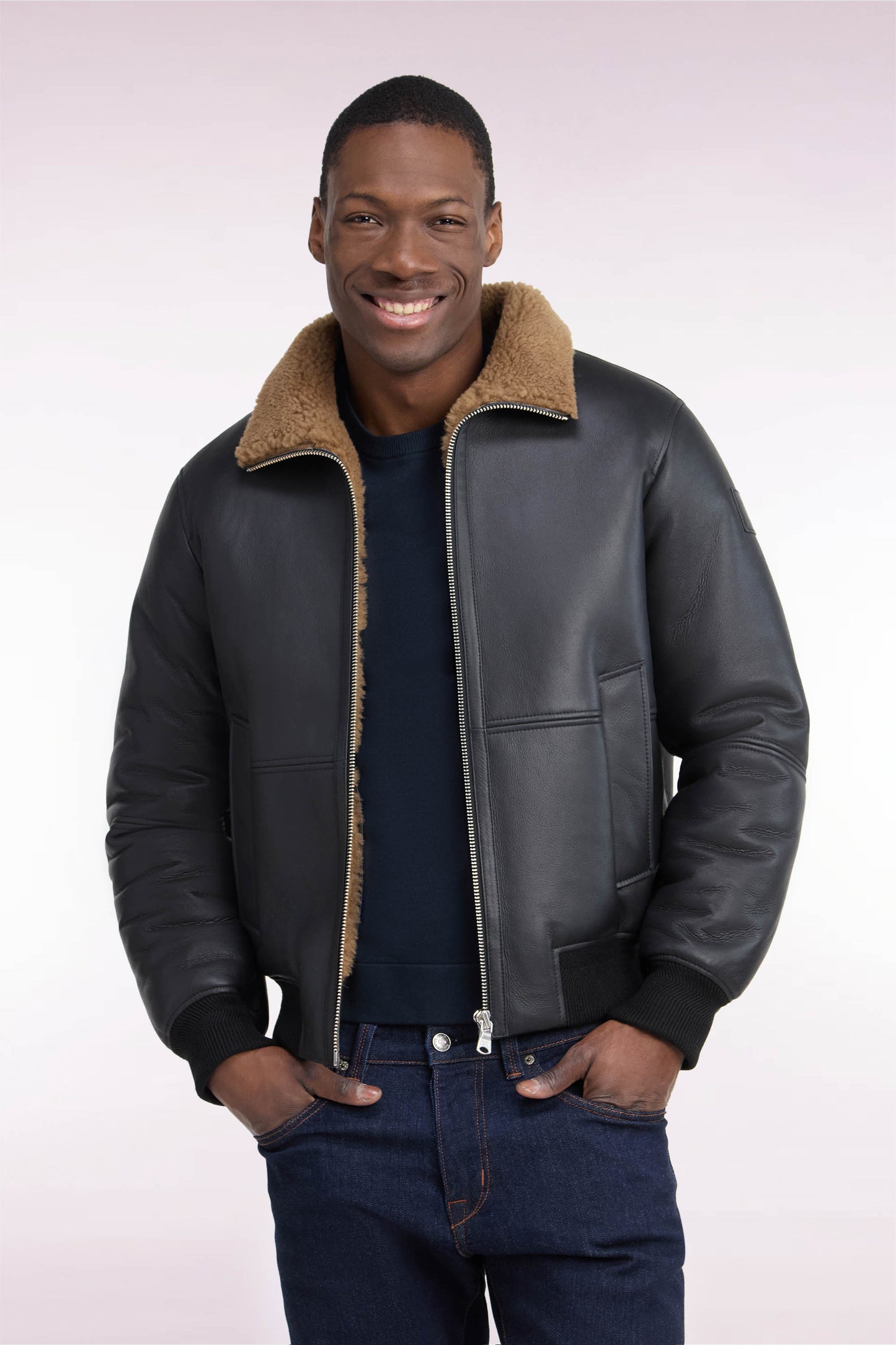 Blouson en peau lainée noir coupe droite