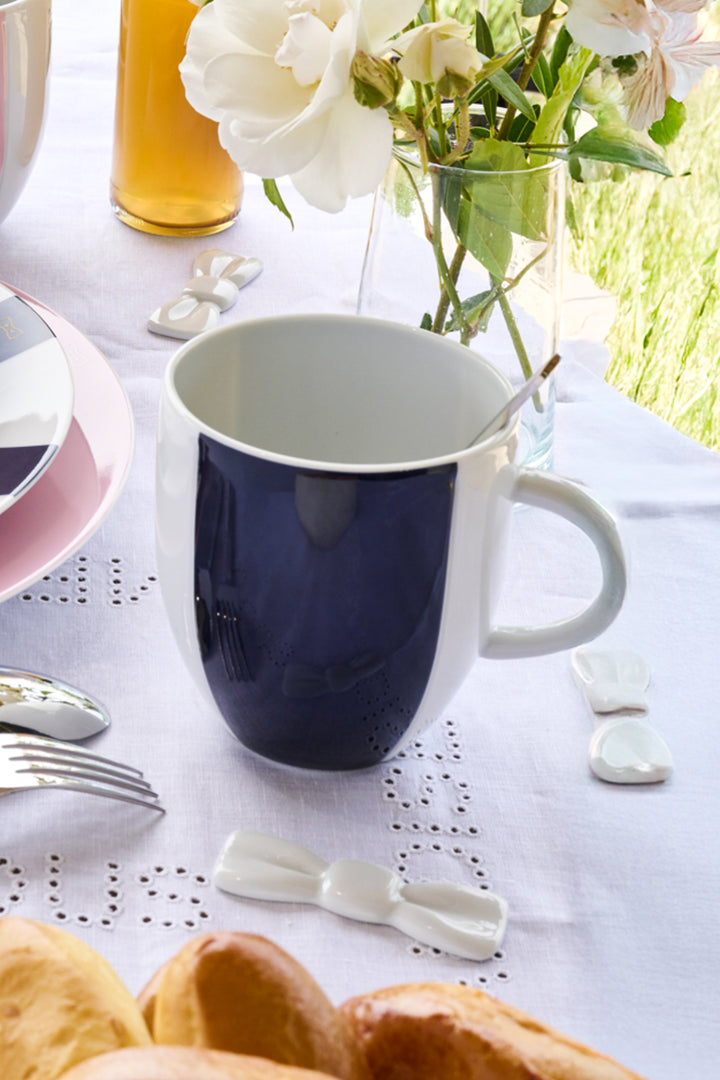 Set de deux mugs en porcelaine de Limoges blanche intérieur émaillé bleu