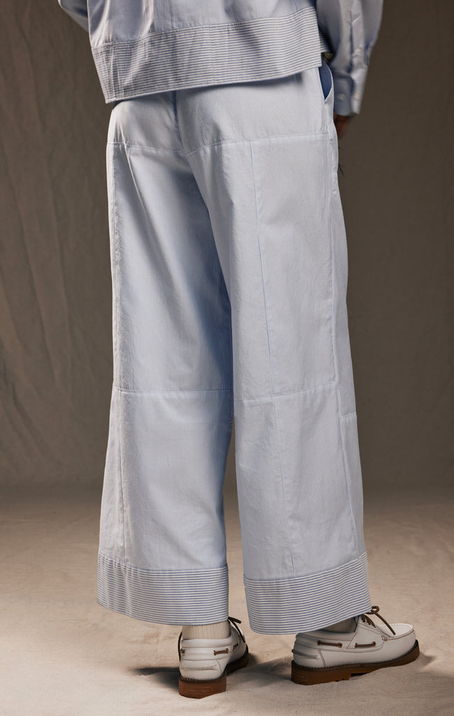 Pantalon à jambes larges upcyclé en coton rayé ciel et blanc Pap'Atelier