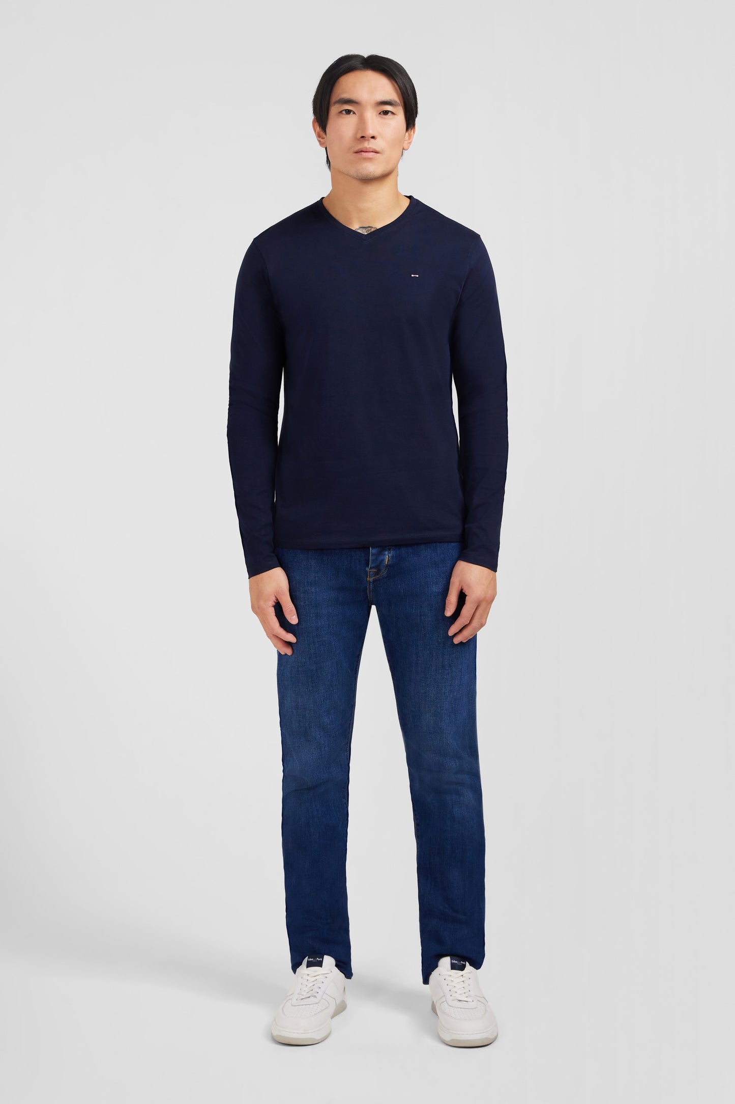 Long sleeved navy blue V neck t-shirt