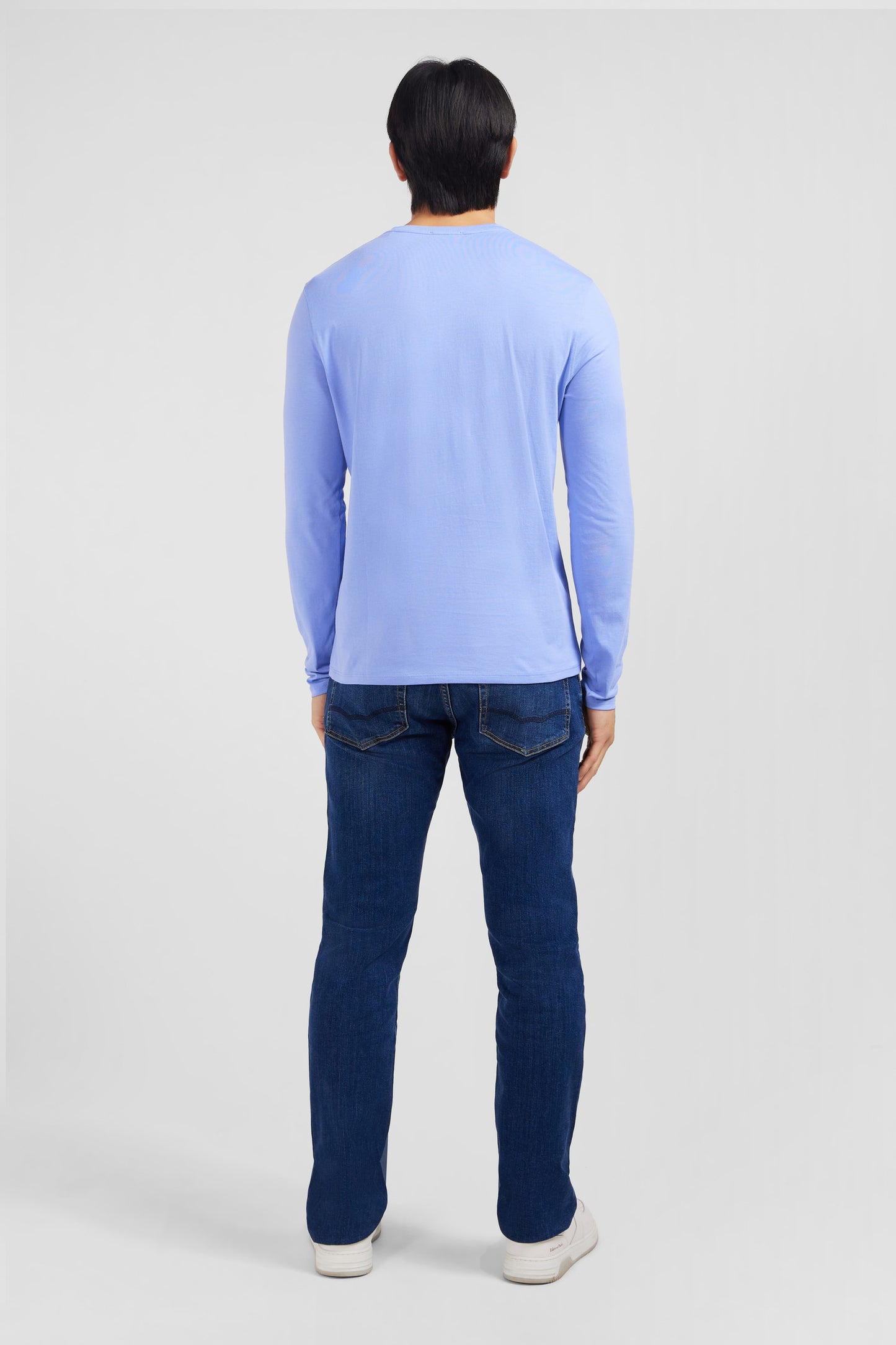 Long sleeved blue V neck t-shirt