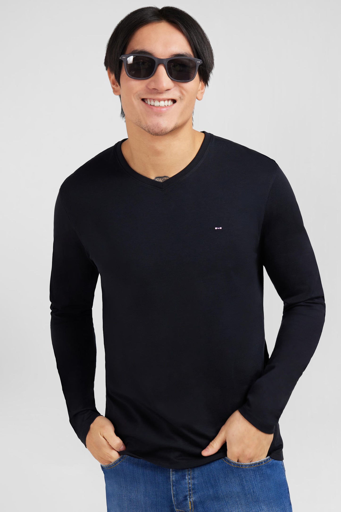 Long sleeved black V neck t-shirt