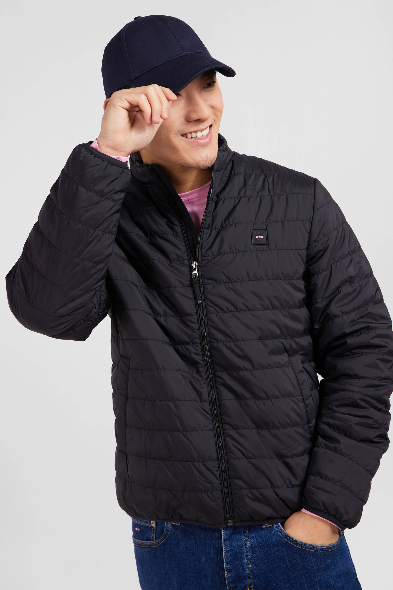 Lightweight, long-sleeved puffa jacket in black