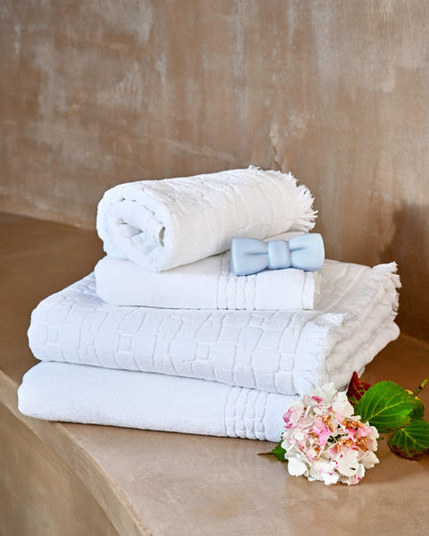 Serviette de toilette en coton blanc à micromotifs nœuds papillon - Image 1