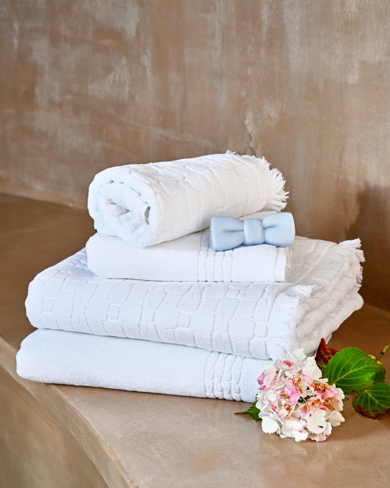 Serviette de bain en coton blanc à micromotifs nœuds papillon