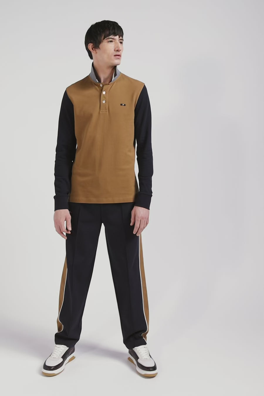 Regular camel bicolor long-sleeved cotton piqué polo shirt with jacquard collar