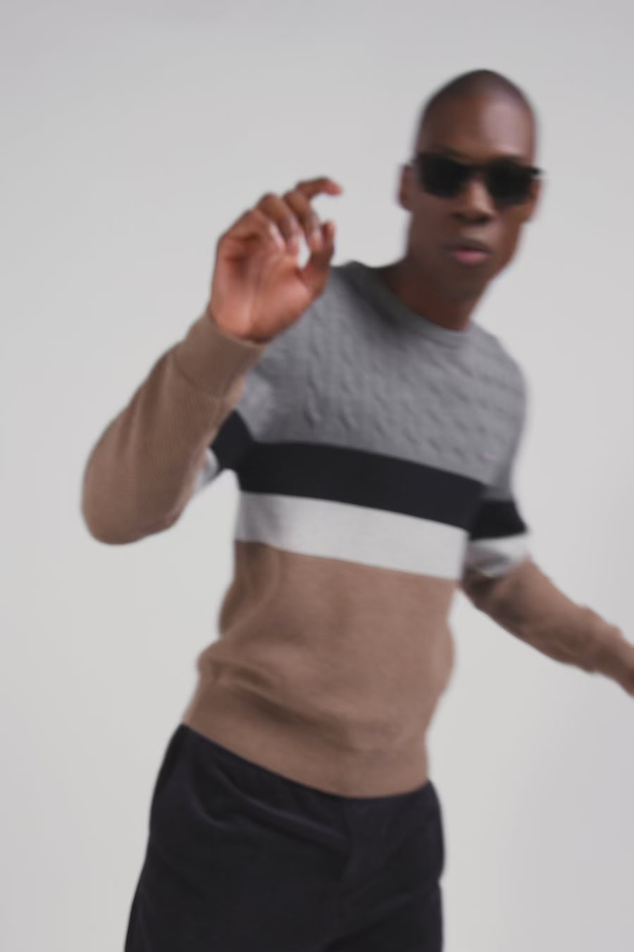 Regular brown wool and cotton crew neck jumper with knit patterns