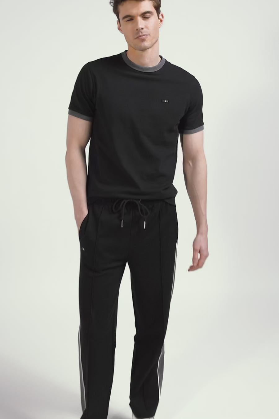 Regular black short-sleeved cotton T-shirt with back embroidery