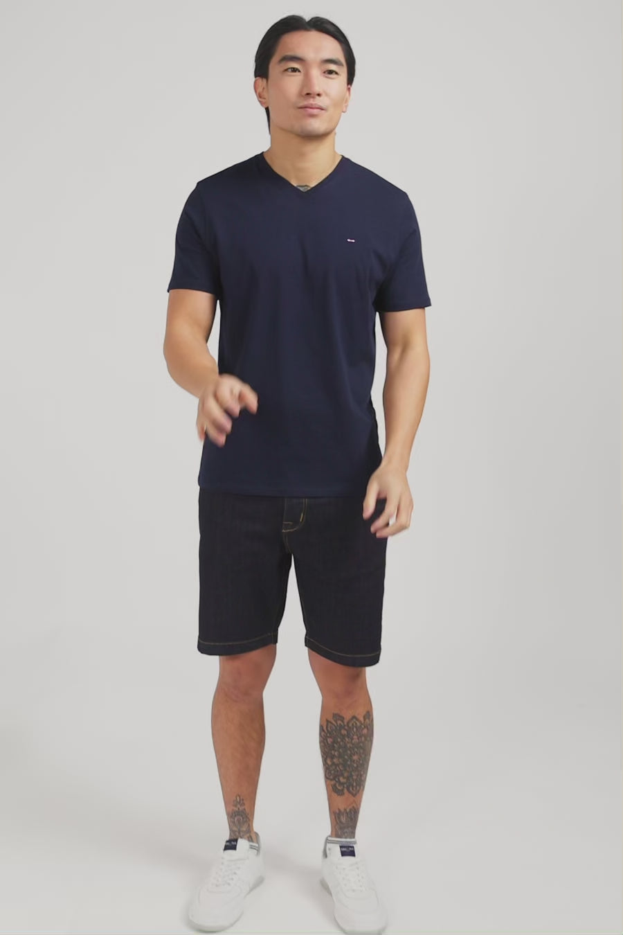 V-neck navy light pima cotton t-shirt