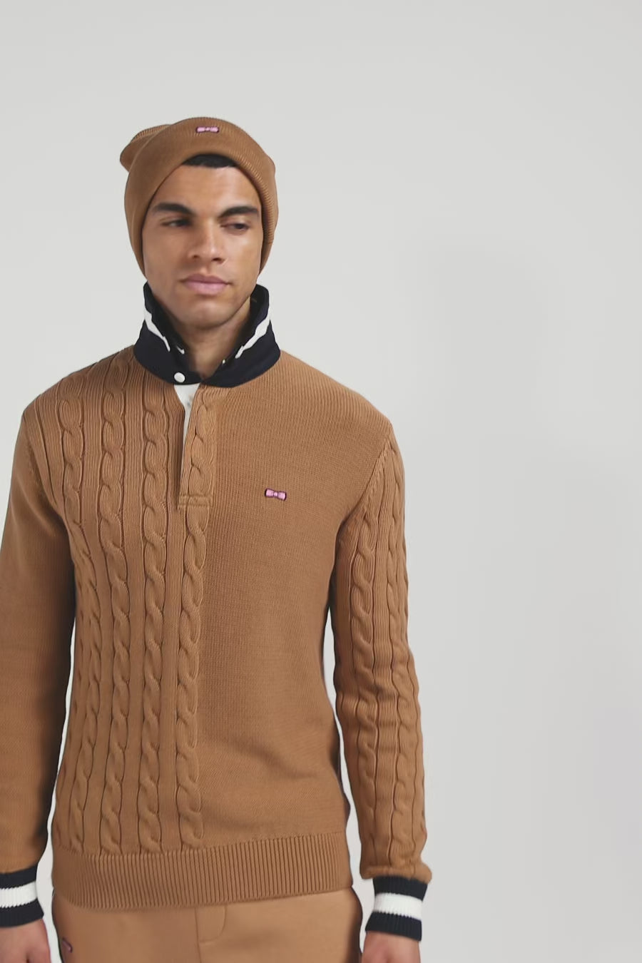 Regular camel cotton jumper with rugby shirt collar