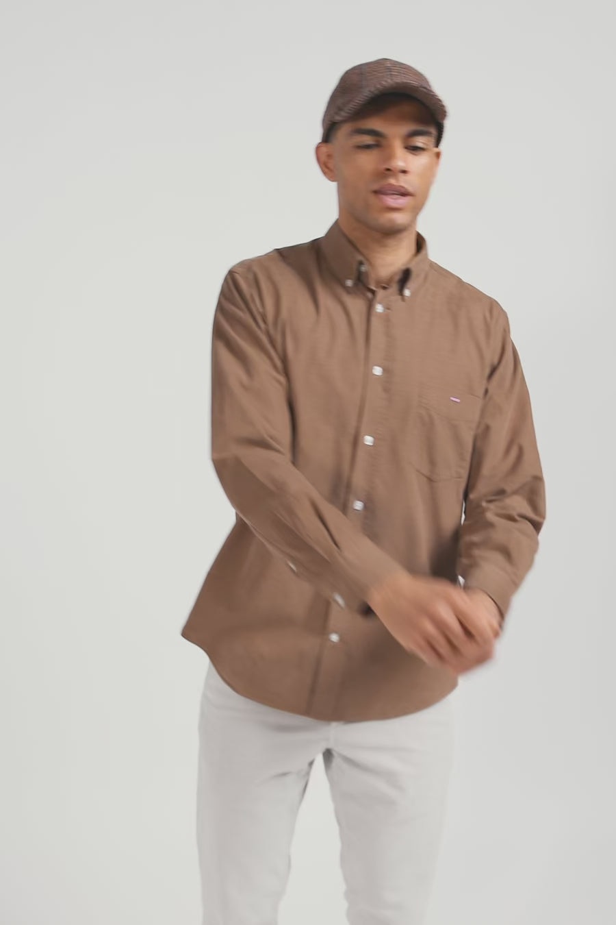 Regular plain camel cotton shirt with button-down collar and chest pocket