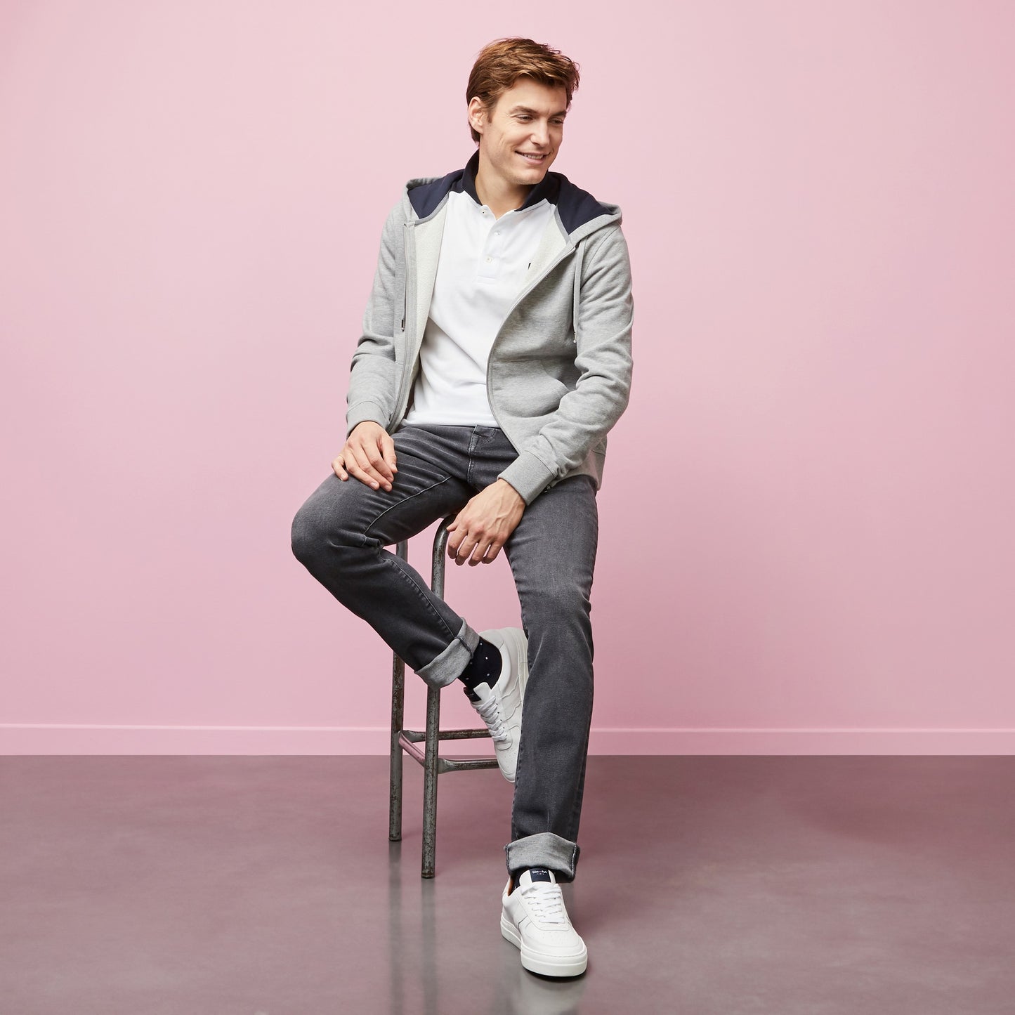 Grey zipped sweatshirt with hood